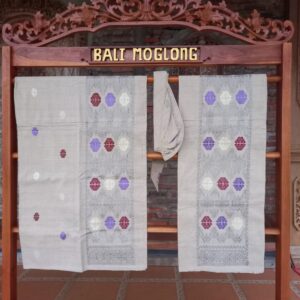 Saput dan Udeng Bulan Bintang Abu